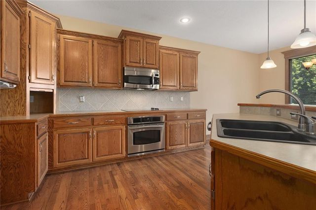 413 SE Stillwater Drive, Lee's Summit, MO 64063