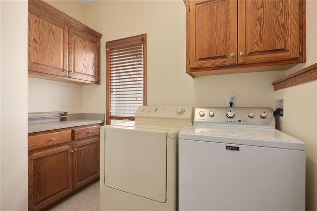 413 SE Stillwater Drive, Lee's Summit, MO 64063