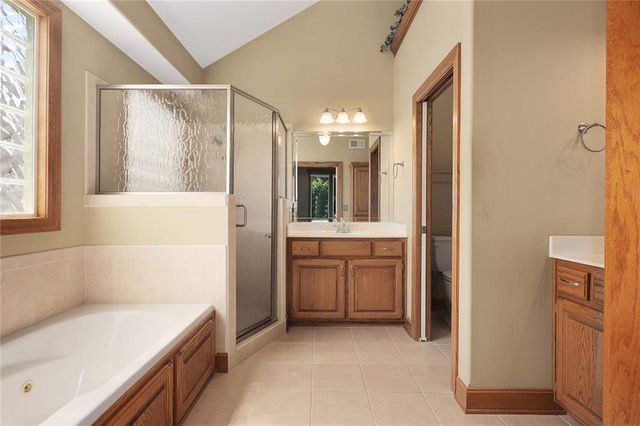 413 SE Stillwater Drive, Lee's Summit, MO 64063