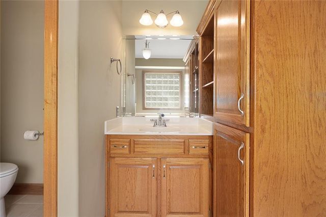 413 SE Stillwater Drive, Lee's Summit, MO 64063