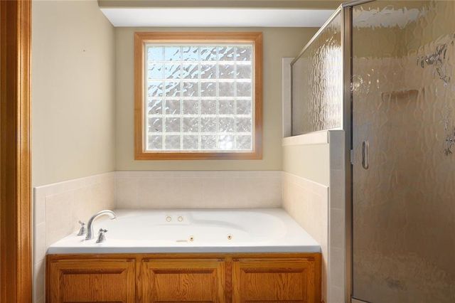 413 SE Stillwater Drive, Lee's Summit, MO 64063