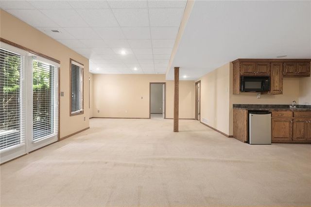 413 SE Stillwater Drive, Lee's Summit, MO 64063