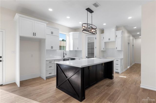 602 E Kelly Avenue, Pharr, TX 78577