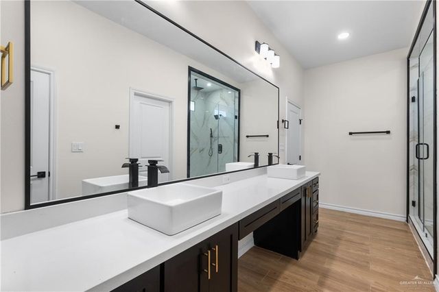 602 E Kelly Avenue, Pharr, TX 78577