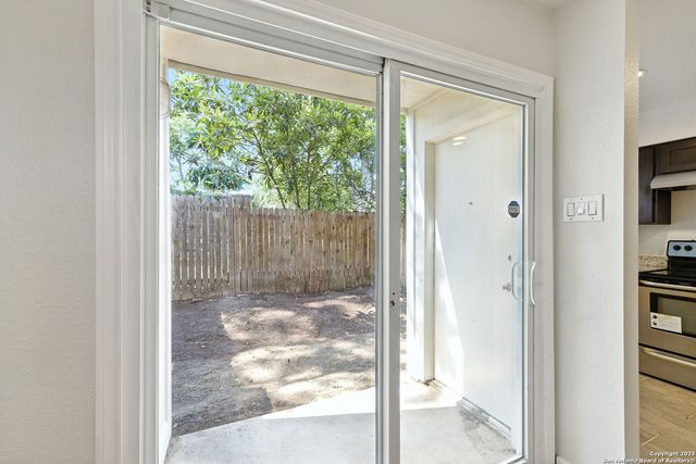 100 Lorenz Rd Apt 1502, San Antonio, TX 78209