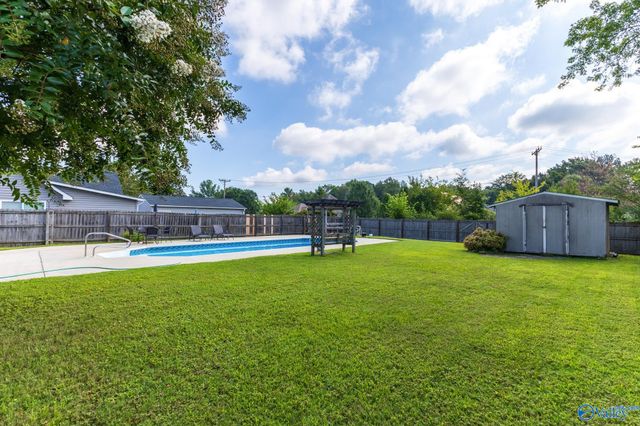 1412 Lake Crest Drive, Decatur, AL 35603