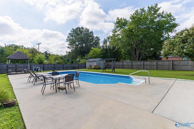 1412 Lake Crest Drive, Decatur, AL 35603