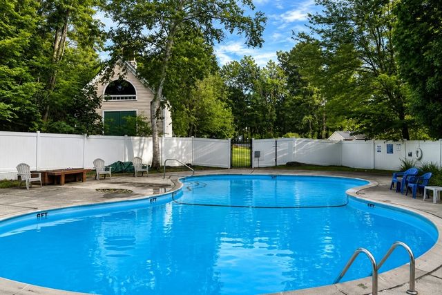 111 Brigham St 11B, Hudson, MA 01749