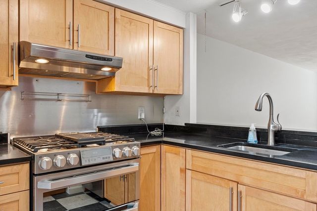 111 Brigham St 11B, Hudson, MA 01749