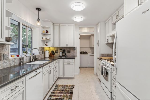 859 Balboa Avenue, Pacific Grove, CA 93950