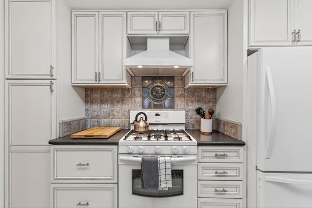 859 Balboa Avenue, Pacific Grove, CA 93950