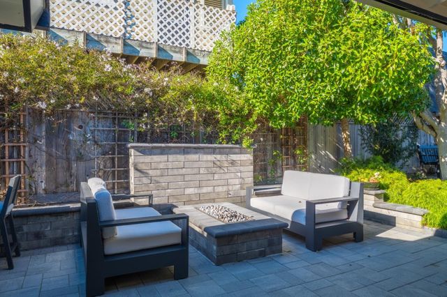 859 Balboa Avenue, Pacific Grove, CA 93950