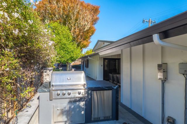 859 Balboa Avenue, Pacific Grove, CA 93950