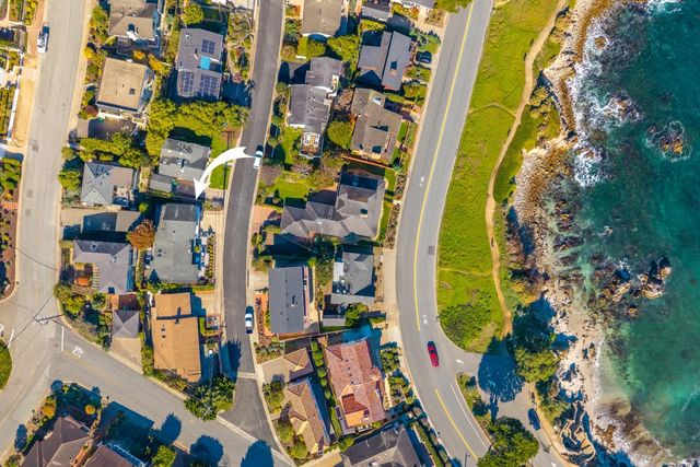 859 Balboa Avenue, Pacific Grove, CA 93950