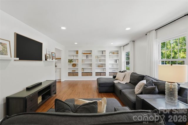 1061 Eaglewood Avenue, Charlotte, NC 28212