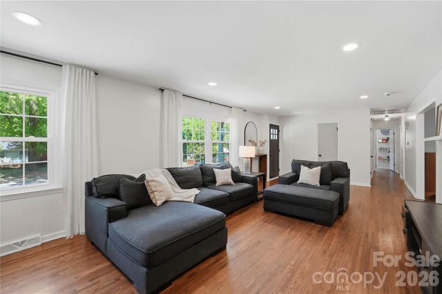 1061 Eaglewood Avenue, Charlotte, NC 28212