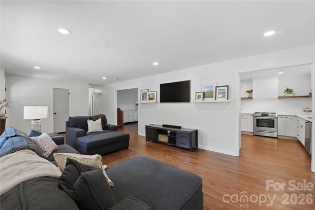 1061 Eaglewood Avenue, Charlotte, NC 28212