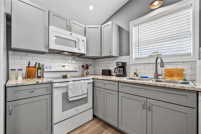 204 CROWN POINT DRIVE, Nokomis, FL 34275