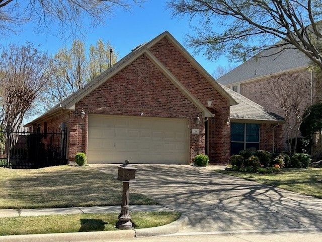 28 Emerald Pond Drive, Frisco, TX 75034