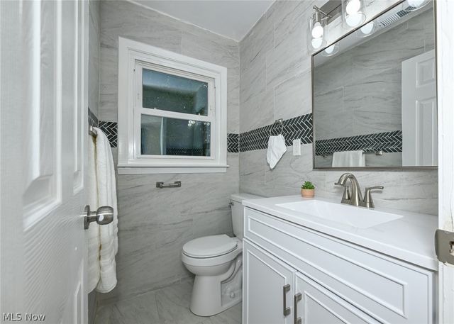 475 Iroquois Avenue, Akron, OH 44305