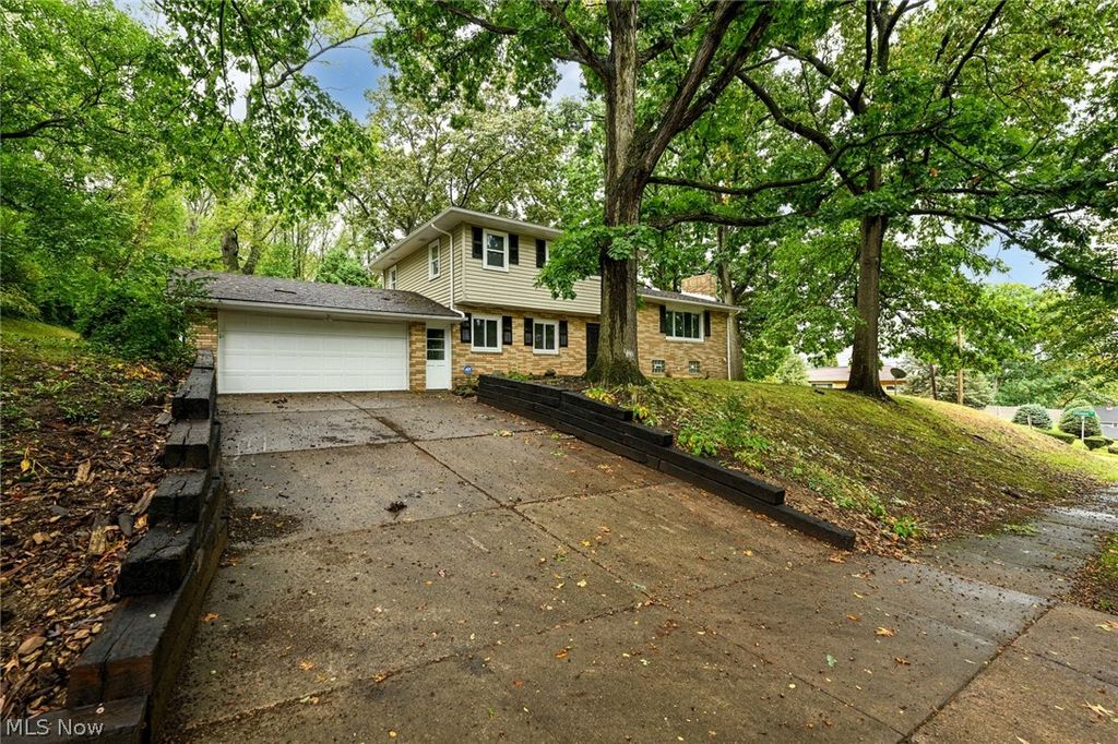 475 Iroquois Avenue, Akron, OH 44305