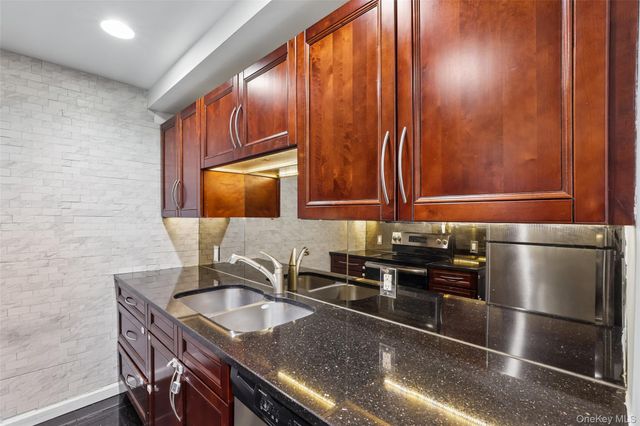 530 Hudson Avenue, Cedarhurst, NY 11516