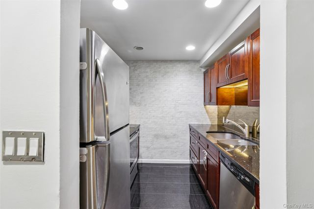 530 Hudson Avenue, Cedarhurst, NY 11516