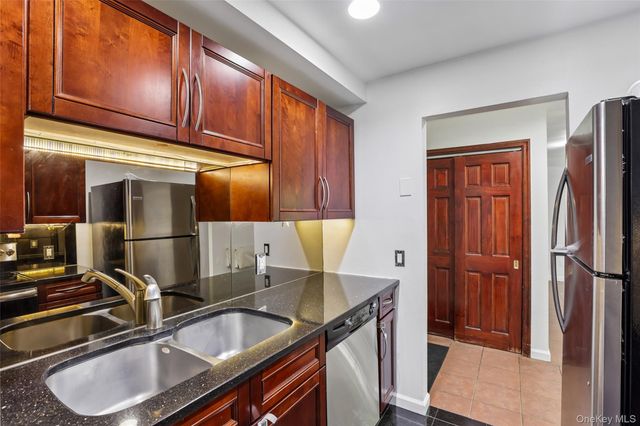 530 Hudson Avenue, Cedarhurst, NY 11516