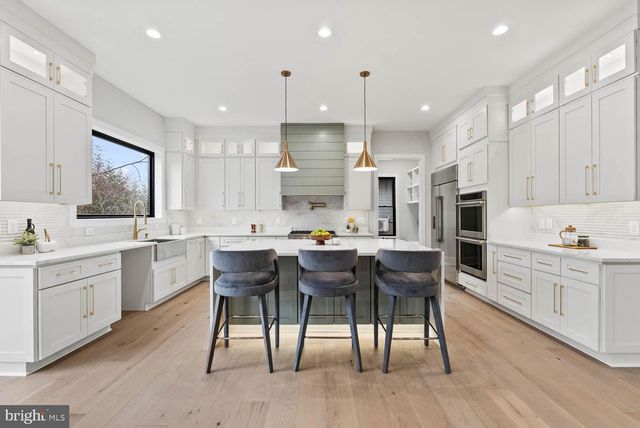 402 MARSHALL RD SW, Vienna, VA 22180