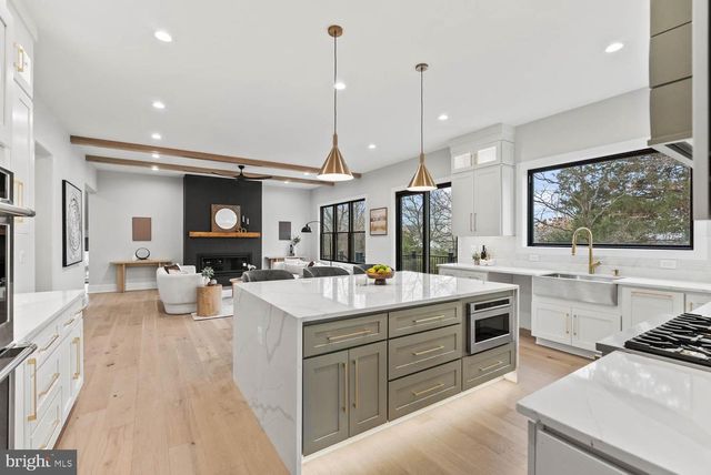 402 MARSHALL RD SW, Vienna, VA 22180