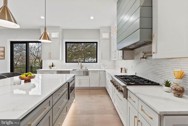 402 MARSHALL RD SW, Vienna, VA 22180