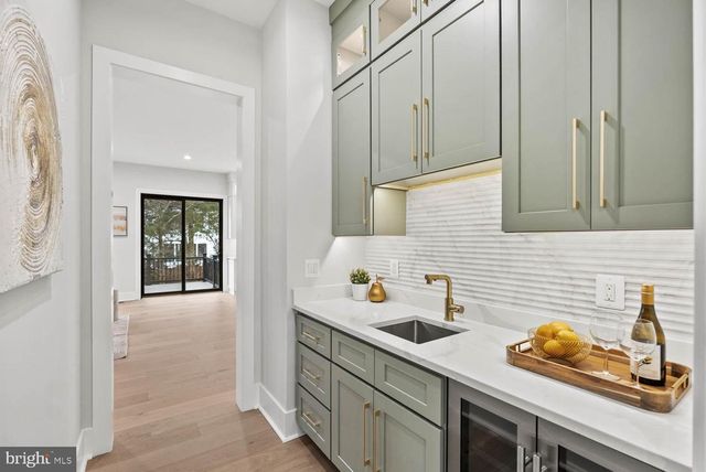 402 MARSHALL RD SW, Vienna, VA 22180