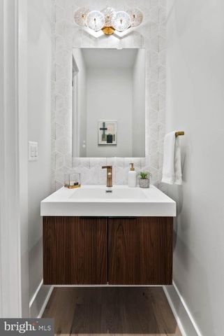 402 MARSHALL RD SW, Vienna, VA 22180