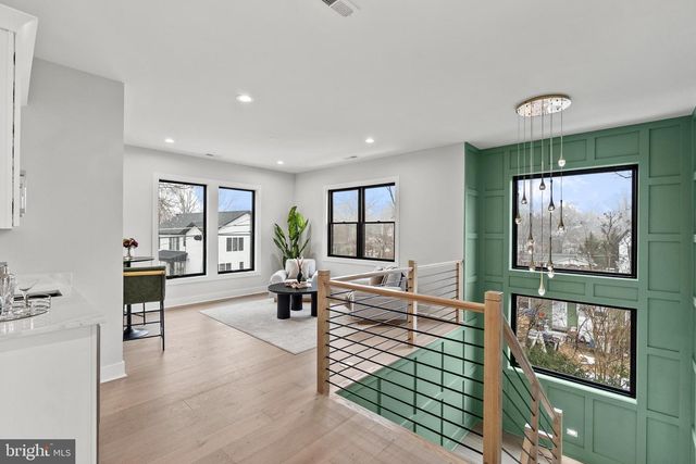 402 MARSHALL RD SW, Vienna, VA 22180