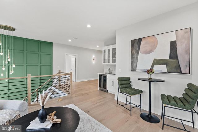 402 MARSHALL RD SW, Vienna, VA 22180