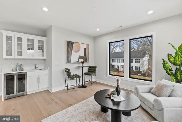 402 MARSHALL RD SW, Vienna, VA 22180