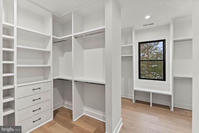 402 MARSHALL RD SW, Vienna, VA 22180