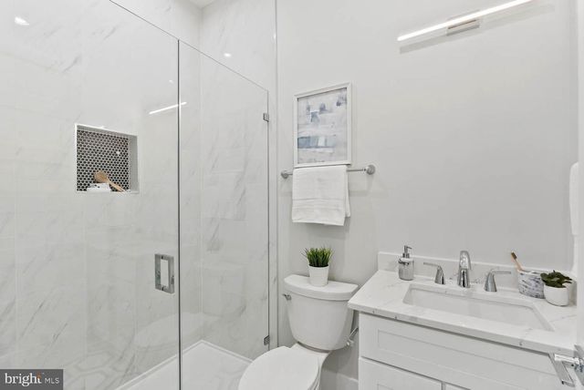 402 MARSHALL RD SW, Vienna, VA 22180