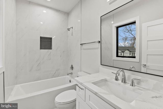 402 MARSHALL RD SW, Vienna, VA 22180