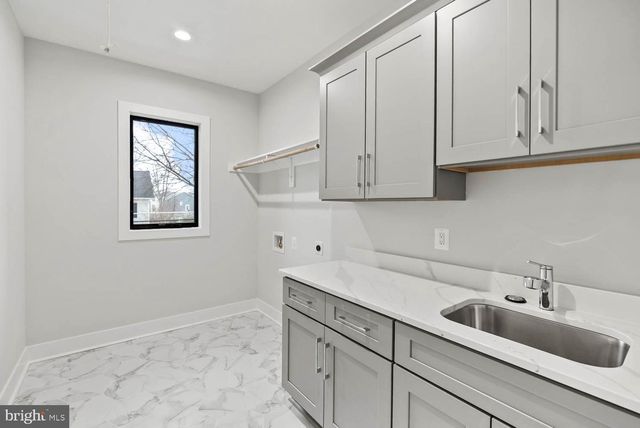 402 MARSHALL RD SW, Vienna, VA 22180