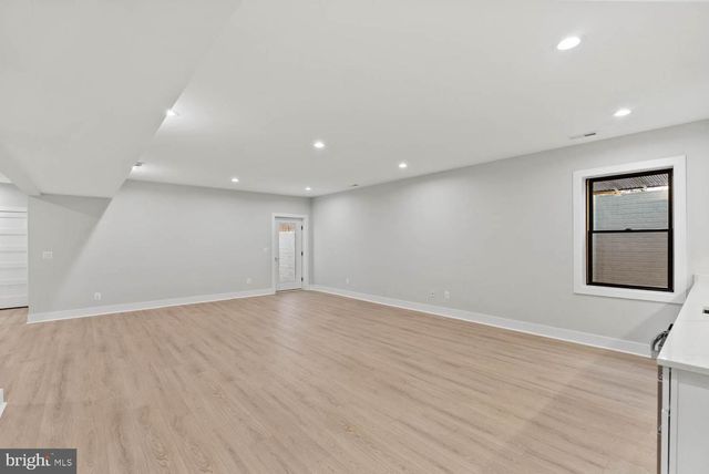 402 MARSHALL RD SW, Vienna, VA 22180