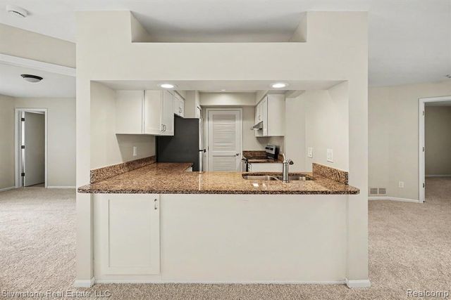 1502 Meadow Side Drive, Rochester Hills, MI 48307