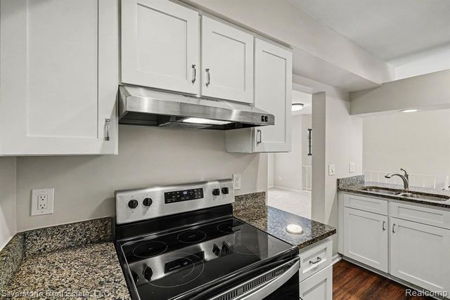 1502 Meadow Side Drive, Rochester Hills, MI 48307