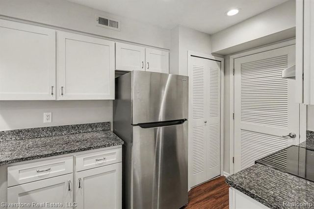 1502 Meadow Side Drive, Rochester Hills, MI 48307
