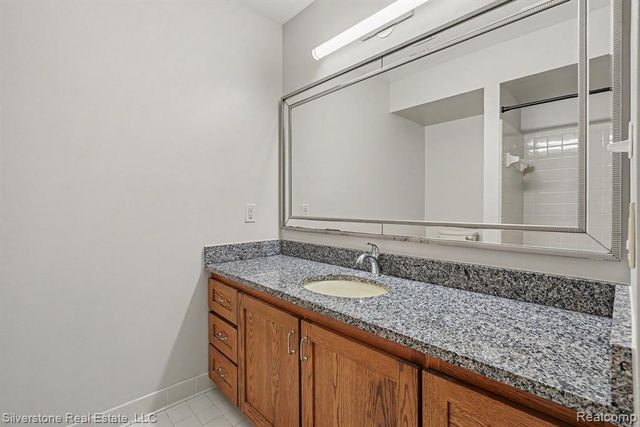 1502 Meadow Side Drive, Rochester Hills, MI 48307