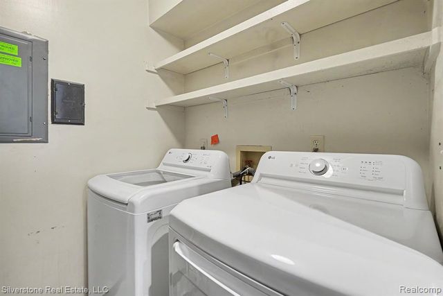 1502 Meadow Side Drive, Rochester Hills, MI 48307