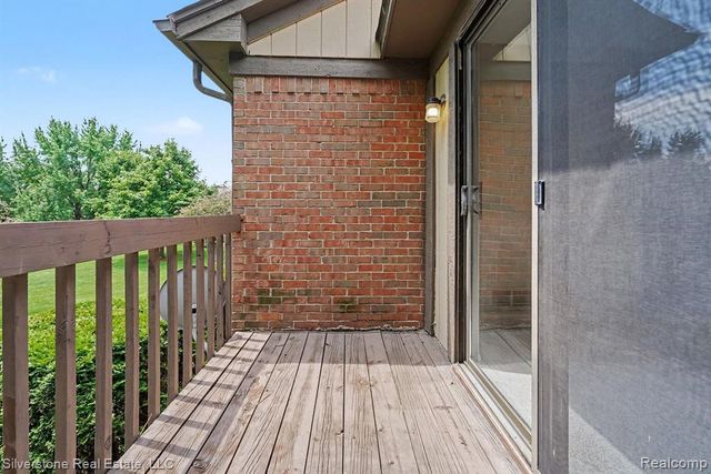 1502 Meadow Side Drive, Rochester Hills, MI 48307