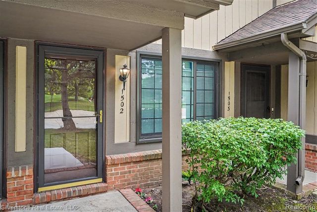 1502 Meadow Side Drive, Rochester Hills, MI 48307