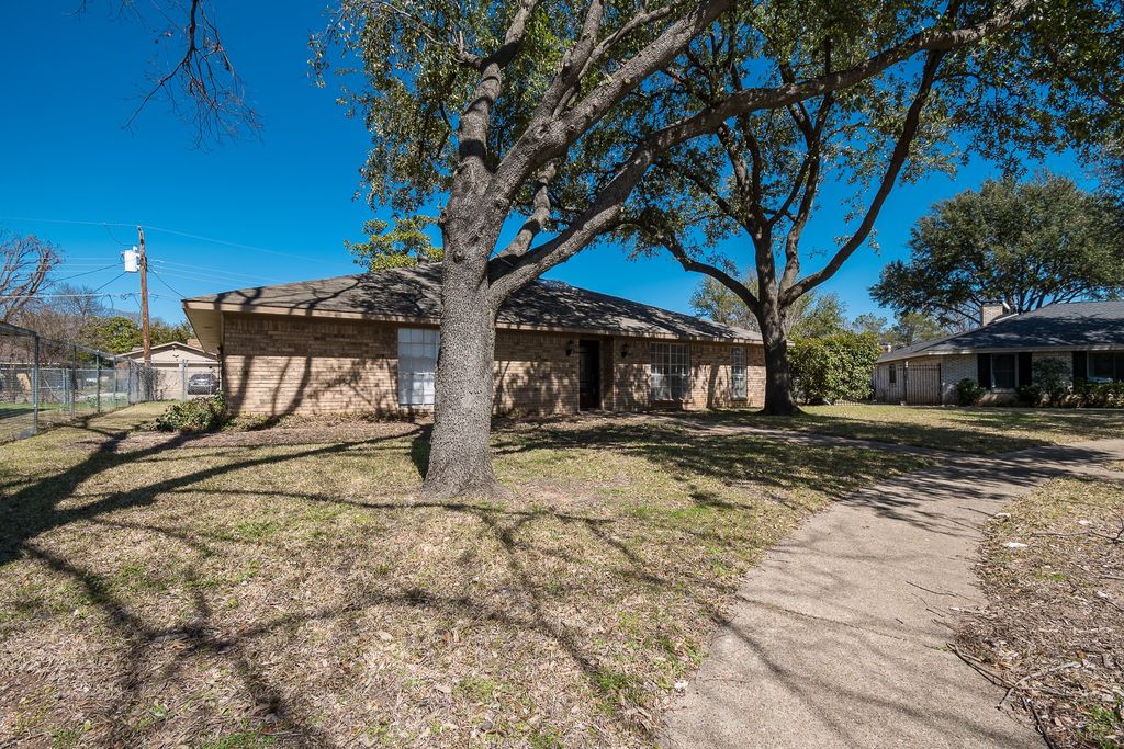 9190 Orbiter Circle, Dallas, TX 75243