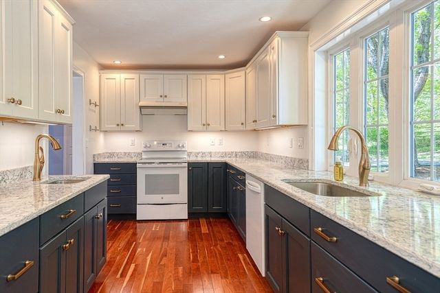 31 School St, Lunenburg, MA 01462